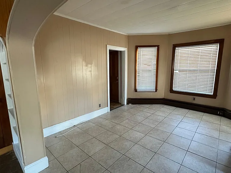 913 Social St — Photo 8