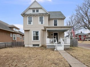 38 Oak Ln, Davenport, IA 52803