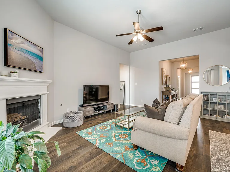 3004 Comal Dr — Photo 8