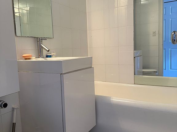 4th image of 320 E 42nd St APT 2308