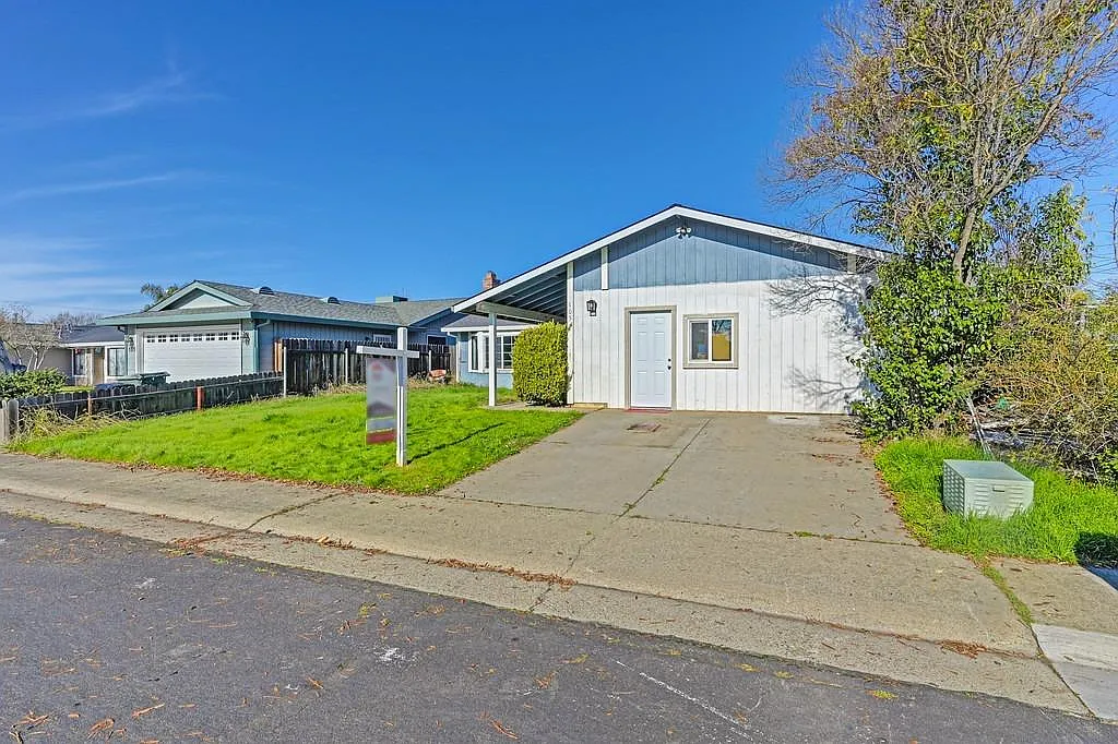 105 Cherri Lynn Ave photo 1
