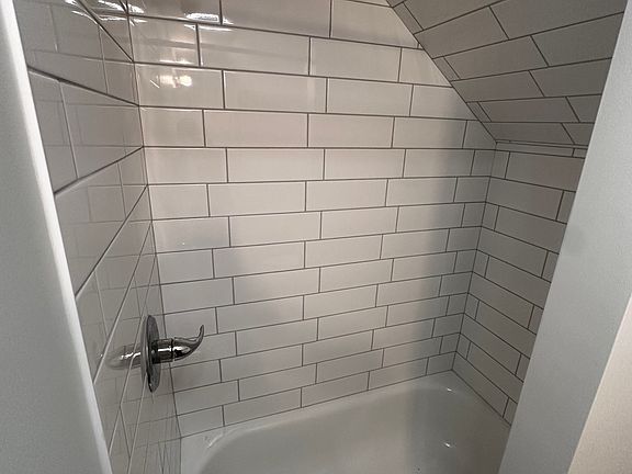 5th image of 138 Warren St #3