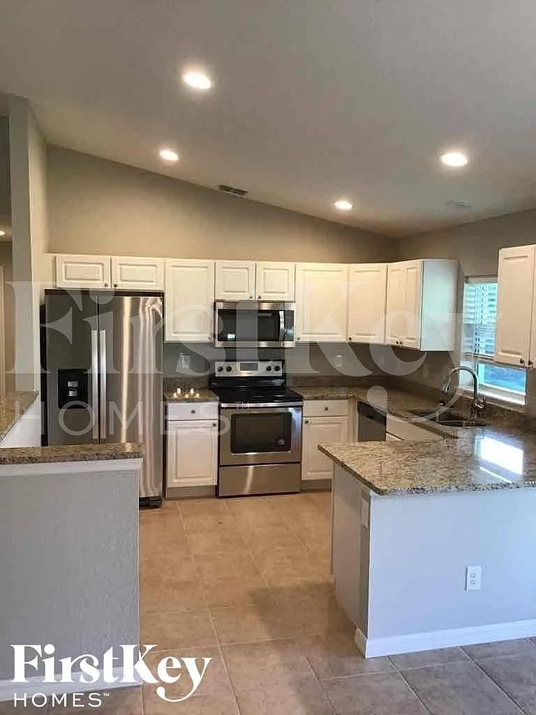 3 bed, 2.0 bath, 1612 sqft, $1,945 — Photo 4