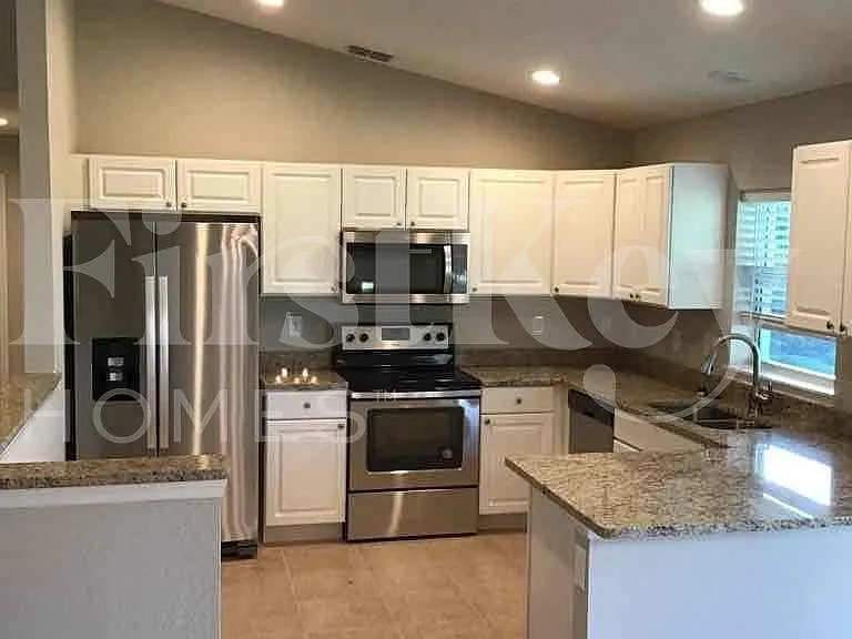 10518 Deerwood Ave — Photo 4