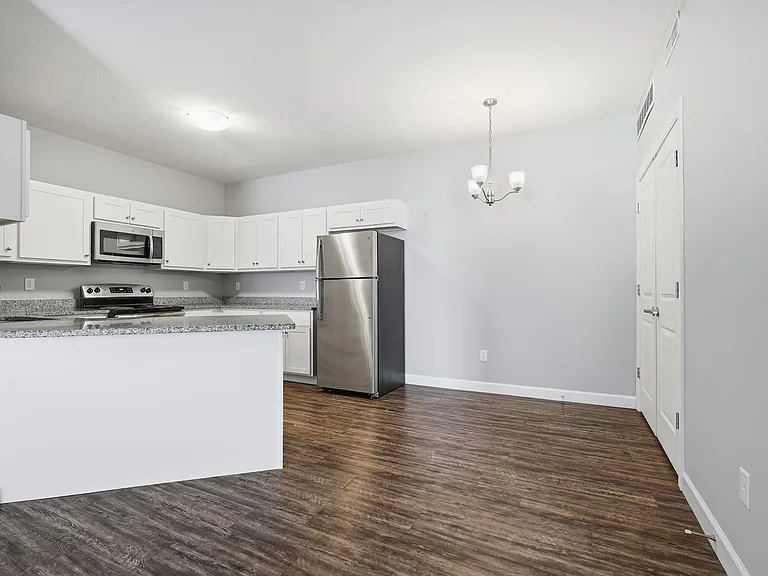 1037-1041 Ekstam Drive — Photo 7