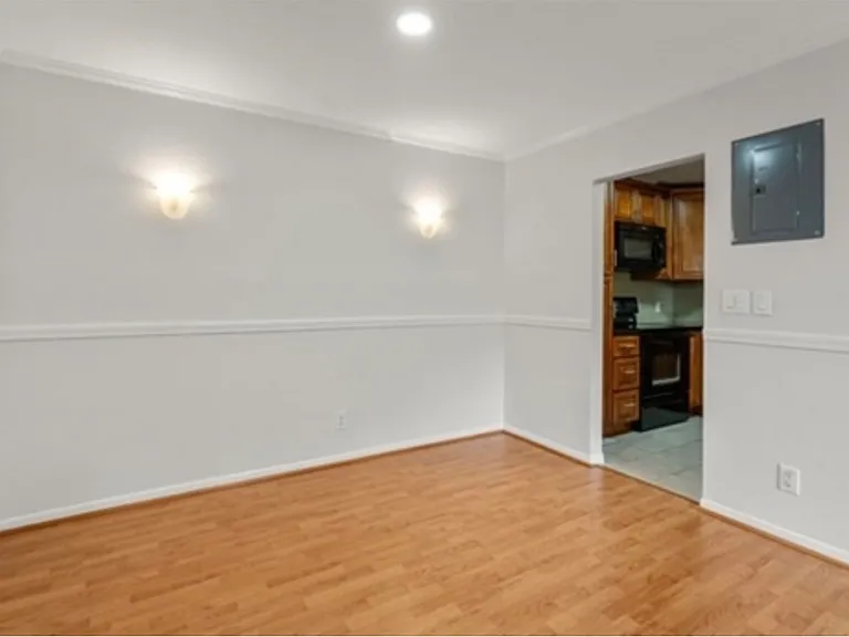 4 Tara Dr #12 — Photo 4