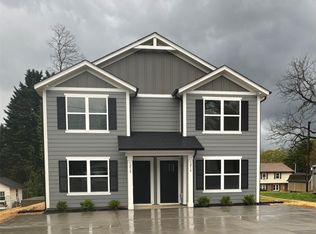 1216-1218 12th St NE, Hickory, NC 28601