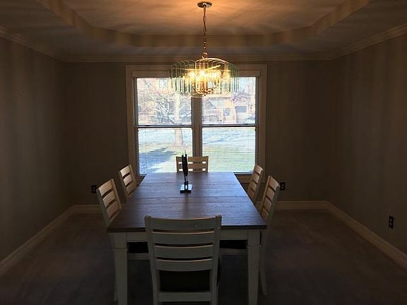 5th image of 905 Old Pine Dr
