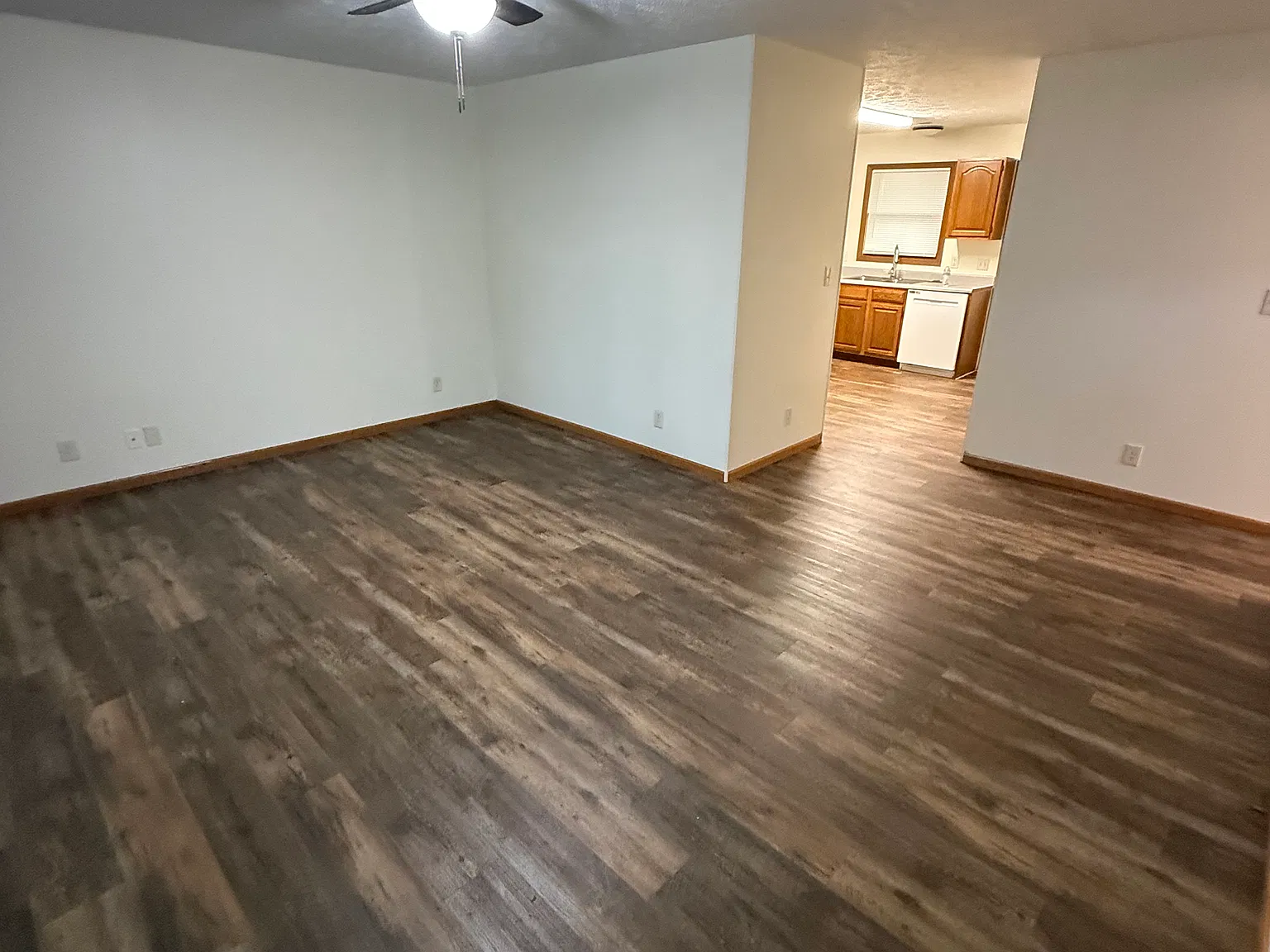 3 bed, 1212 sqft, $1,390 — Photo 2