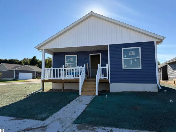 897 Sepia St, Traverse City, MI 49696