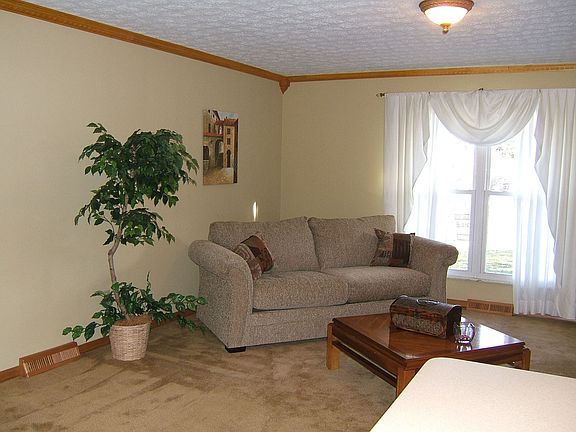 Spacious Living room