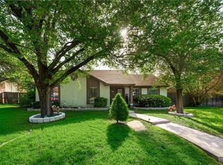 3721 Lemon Dr, Grand Prairie, TX 75052