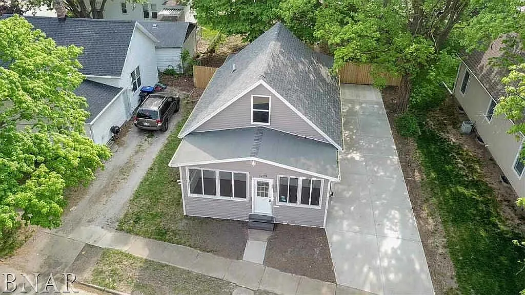1204 Koch St photo 1