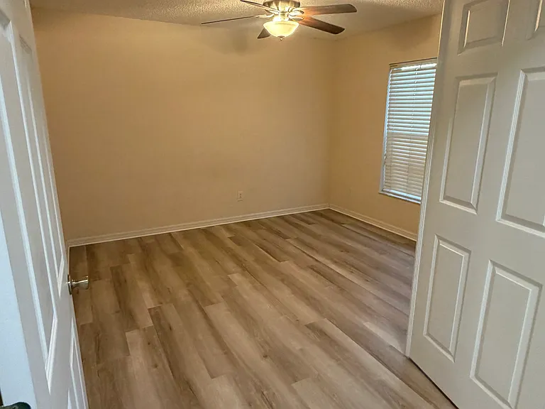 4911 Manchester Dr — Photo 16