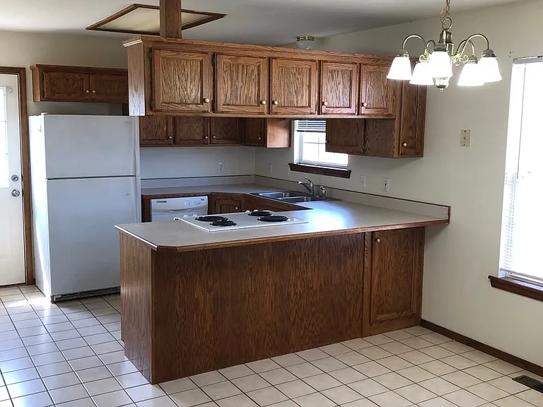 863 S Hickory Ln — Photo 6