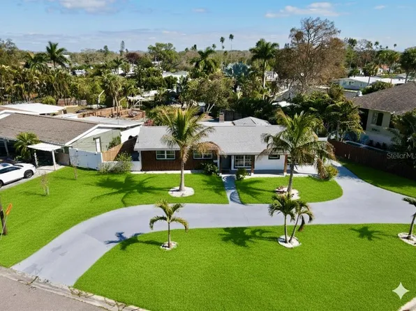 1500 Carson Cir NE, Saint Petersburg, FL 33703