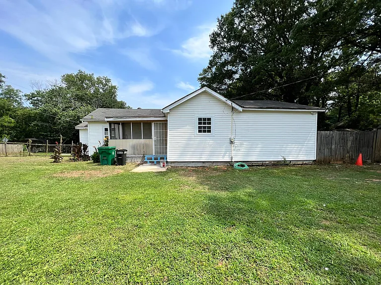 3160 Cedar St — Photo 3
