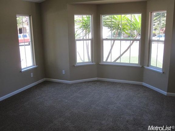 4th image of 2433 Dorset Ln