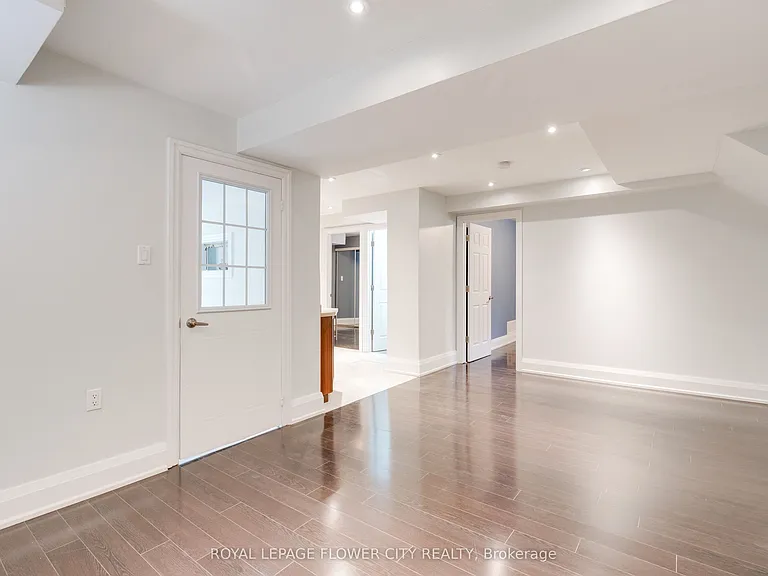5674 Whitehorn Ave E — Photo 8