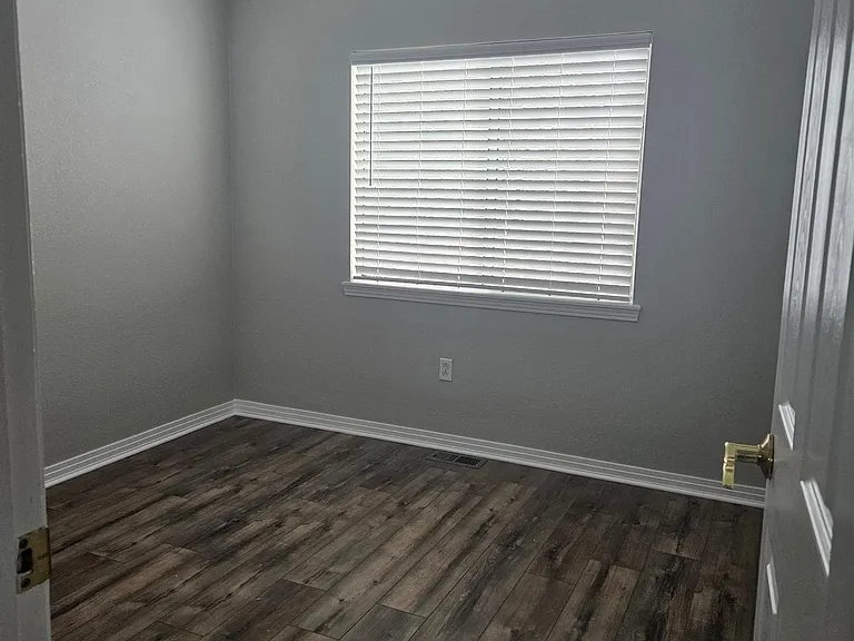 16055 Sequoia Dr — Photo 22