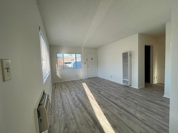 4th image of 3916 York Blvd