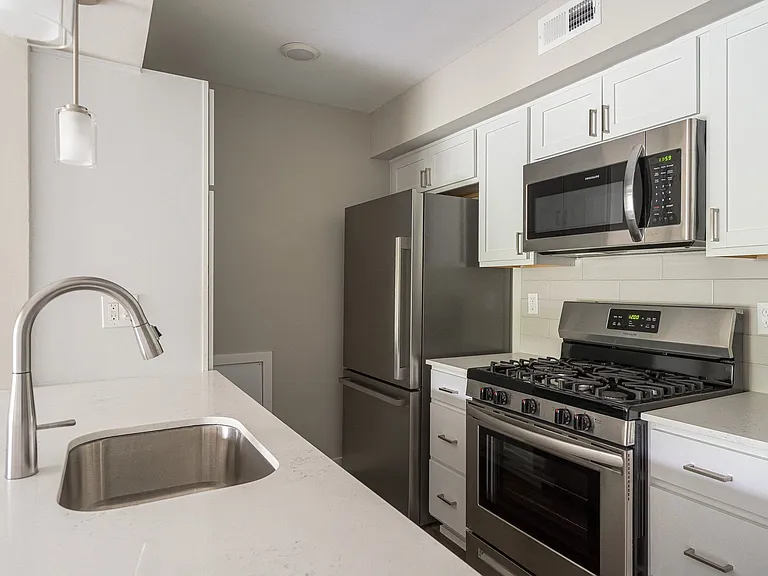 Hillside Apartments — Photo 32