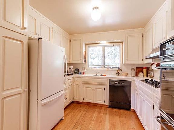 4th image of 26925 Orchard Hill Ln
