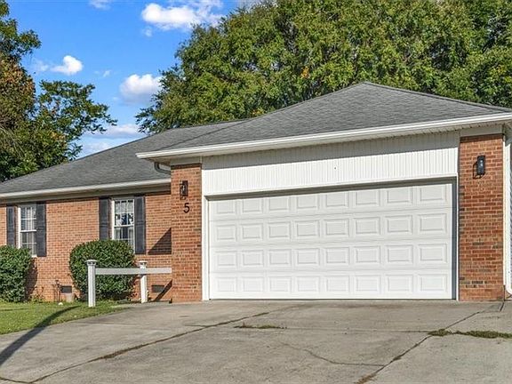 2nd image of 5 Acorn Ct