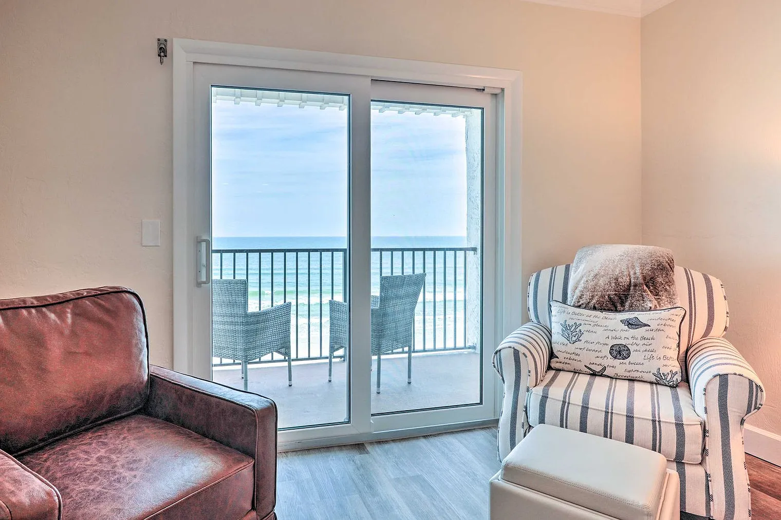 2 bed, 2.0 bath, 1033 sqft, $3,790 — Photo 2