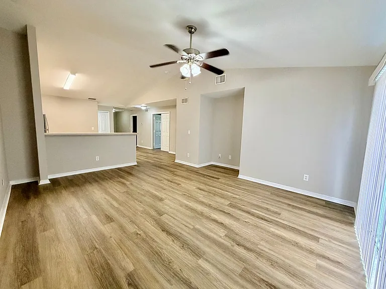 348 Bell Blvd S — Photo 9