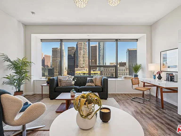1100 Wilshire Blvd #2209 — Photo 2
