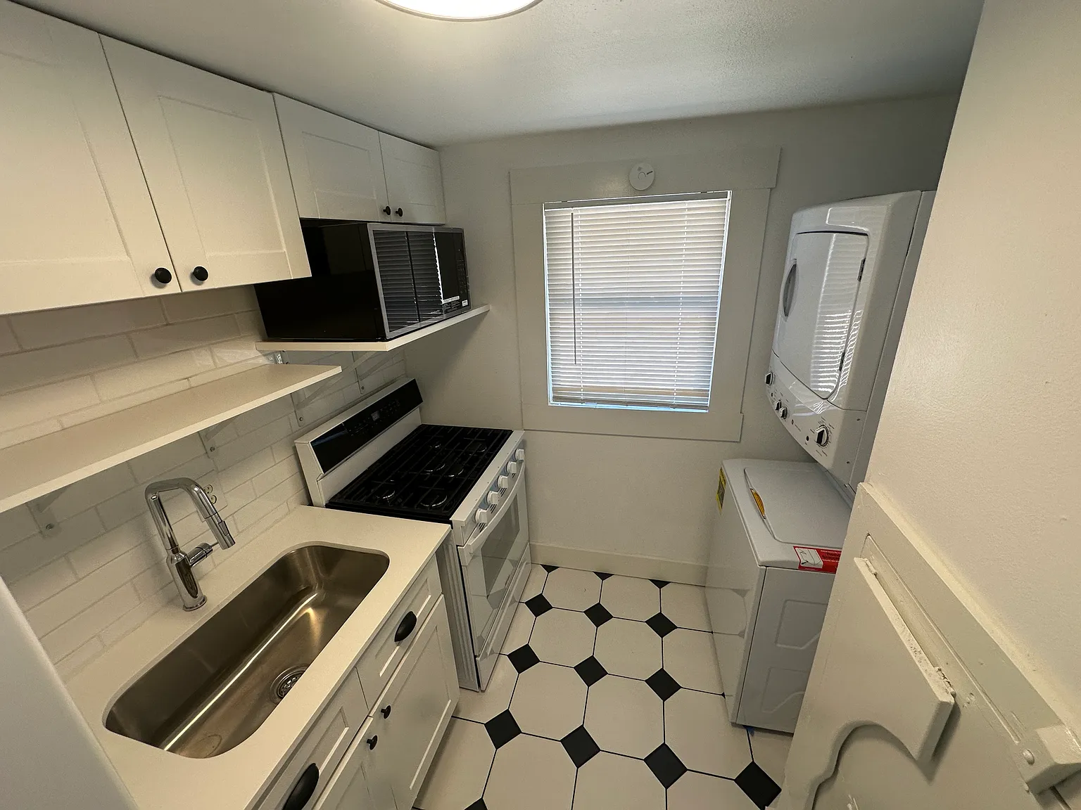 1 bed, 334 sqft, $1,095 — Photo 3
