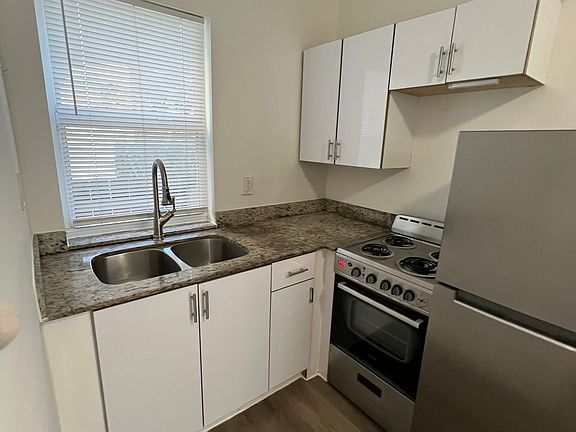 3rd image of 1012 SW 4th St APT 6