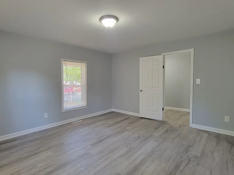 215 Foy Ave — Photo 15