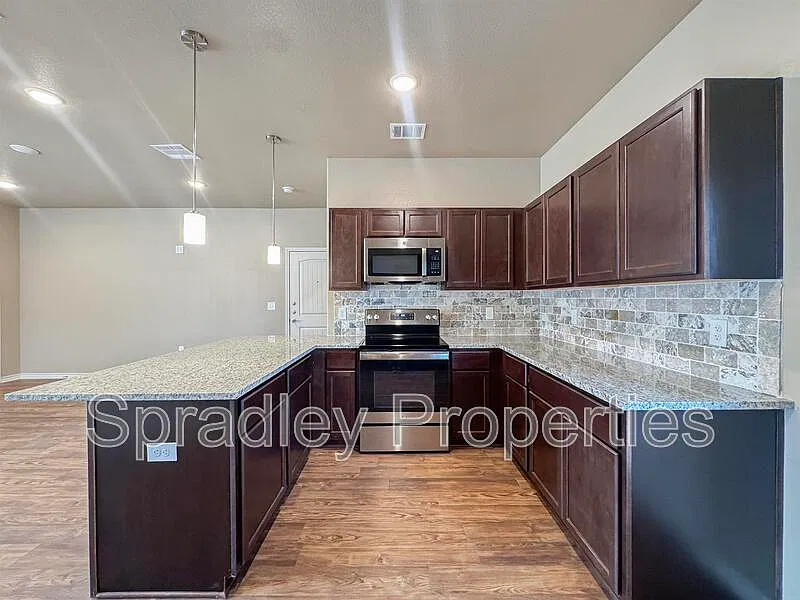 1 bed, 1.0 bath, 904 sqft, $1,150 — Photo 4