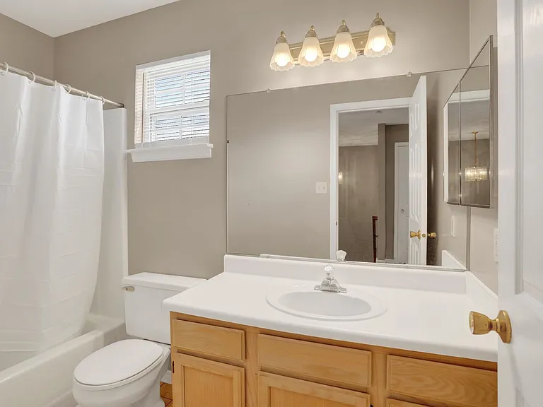 1556 Macintosh Way — Photo 16