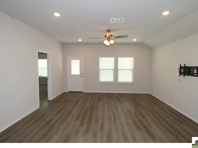 2466 Bee Creek Dr — Photo 7