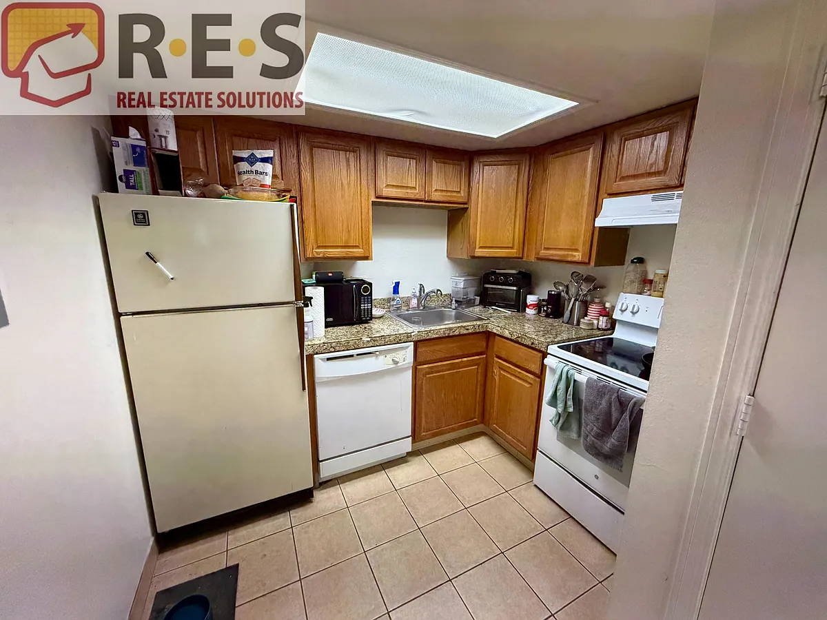 Building Photo - 17003 E Tennessee Dr #207
