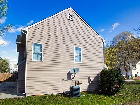 5th image of 585 Chapel Walk Ln