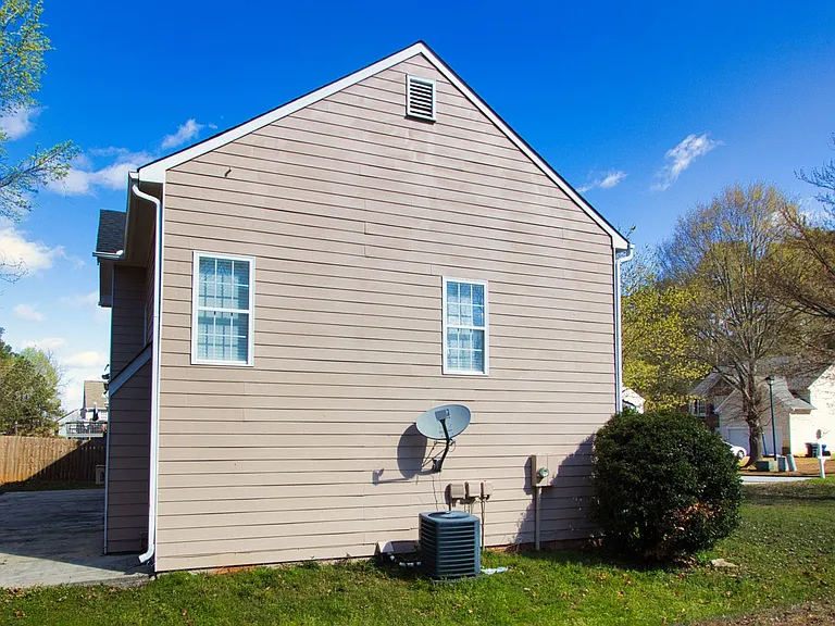 585 Chapel Walk Ln — Photo 5