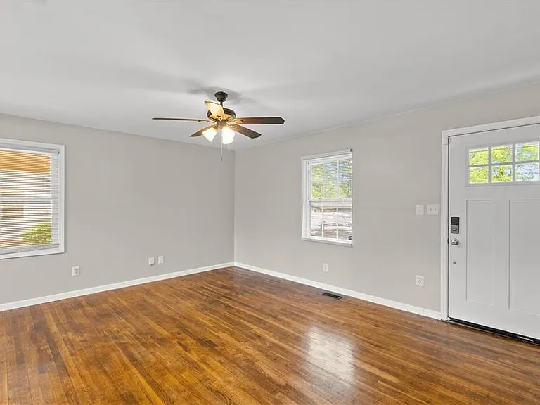 2161 Rochelle Way — Photo 2