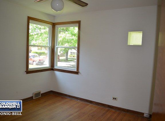 4th image of 12203 Greenwood Ave