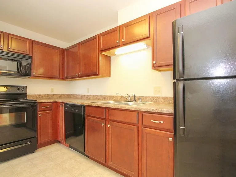 The Reserve at Merrick Apartments & Townhomes — Photo 17