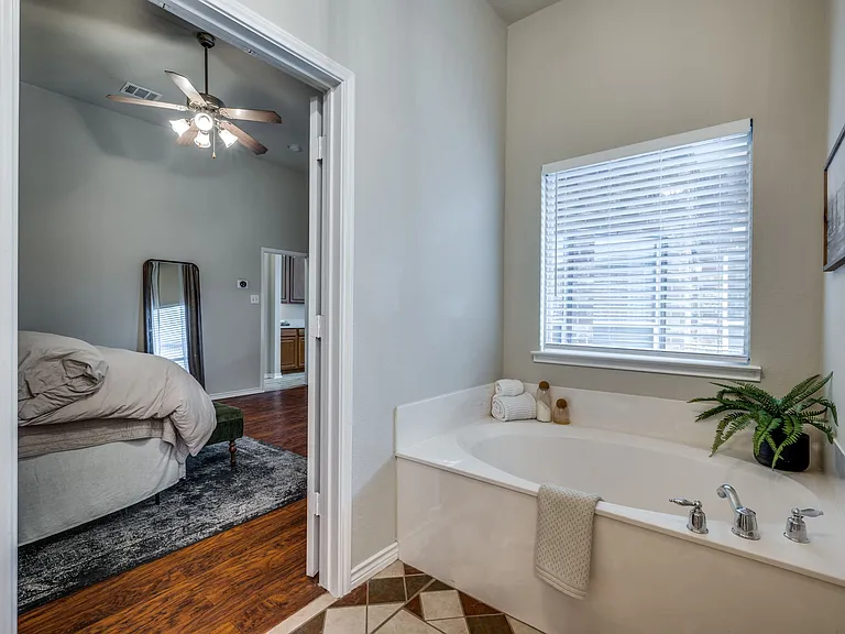 7514 Saint Stephens Sq — Photo 7
