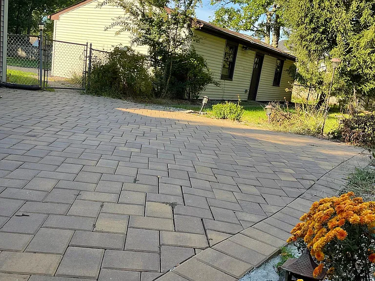 5 Dana Cir — Photo 3