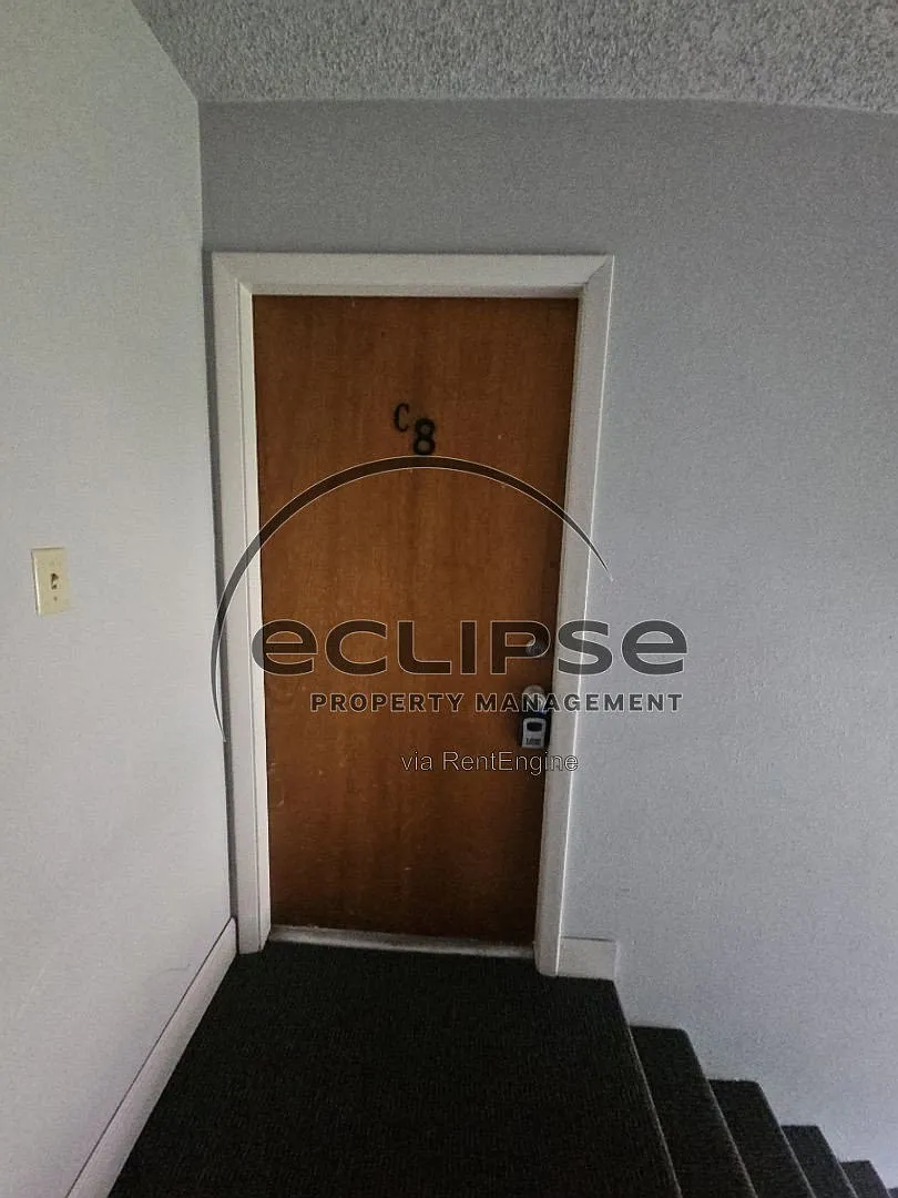 2 bed, 1.0 bath, 980 sqft, $1,150 — Photo 2