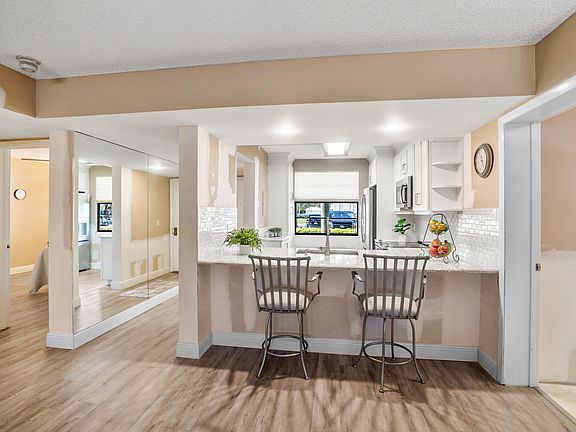 5th image of 6061 Balboa Circle #102