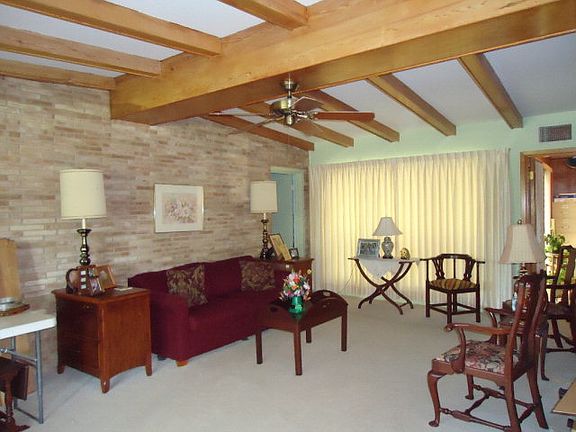 2nd image of 165 Robins Ln