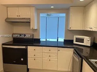 400 Leslie Dr #308 — Photo 6