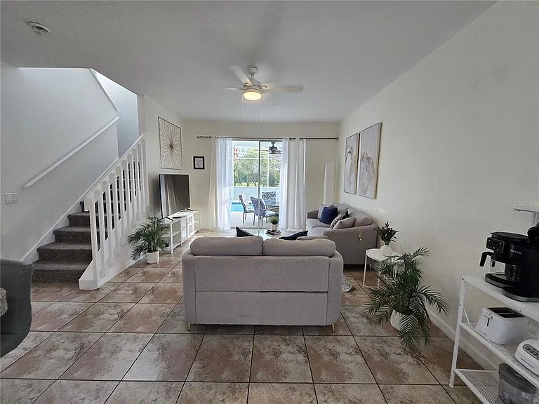 930 Oxford Dr — Photo 15